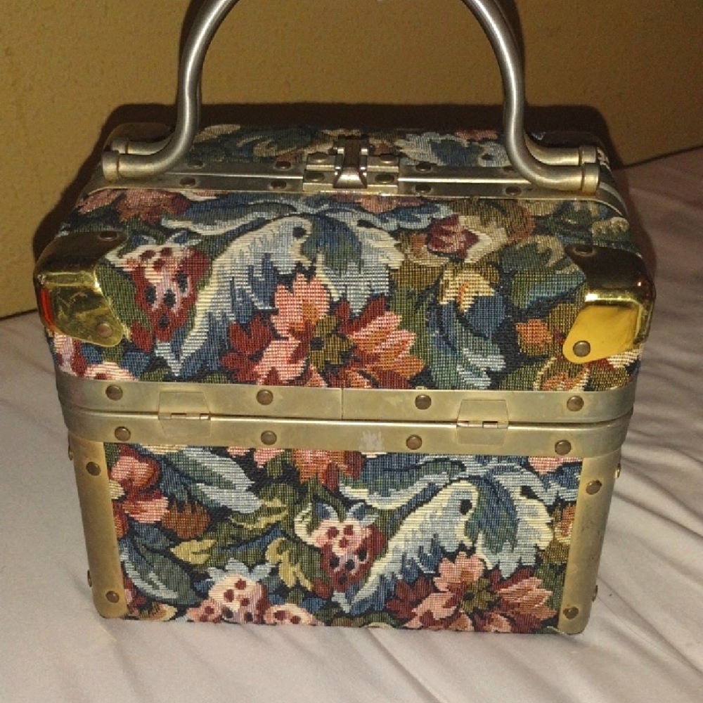 COPY - Vintage Borsa Bella made in Italy 1940's Delill cosmetic box/train